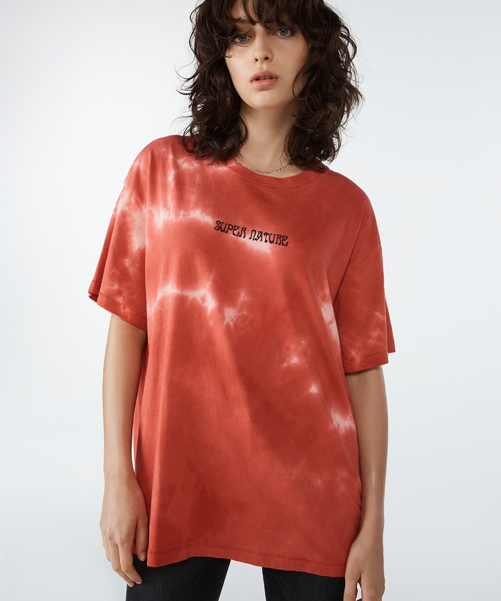 WOMENS  SUPER NATURE SS TEE RED DYE OVERSIZED TEES