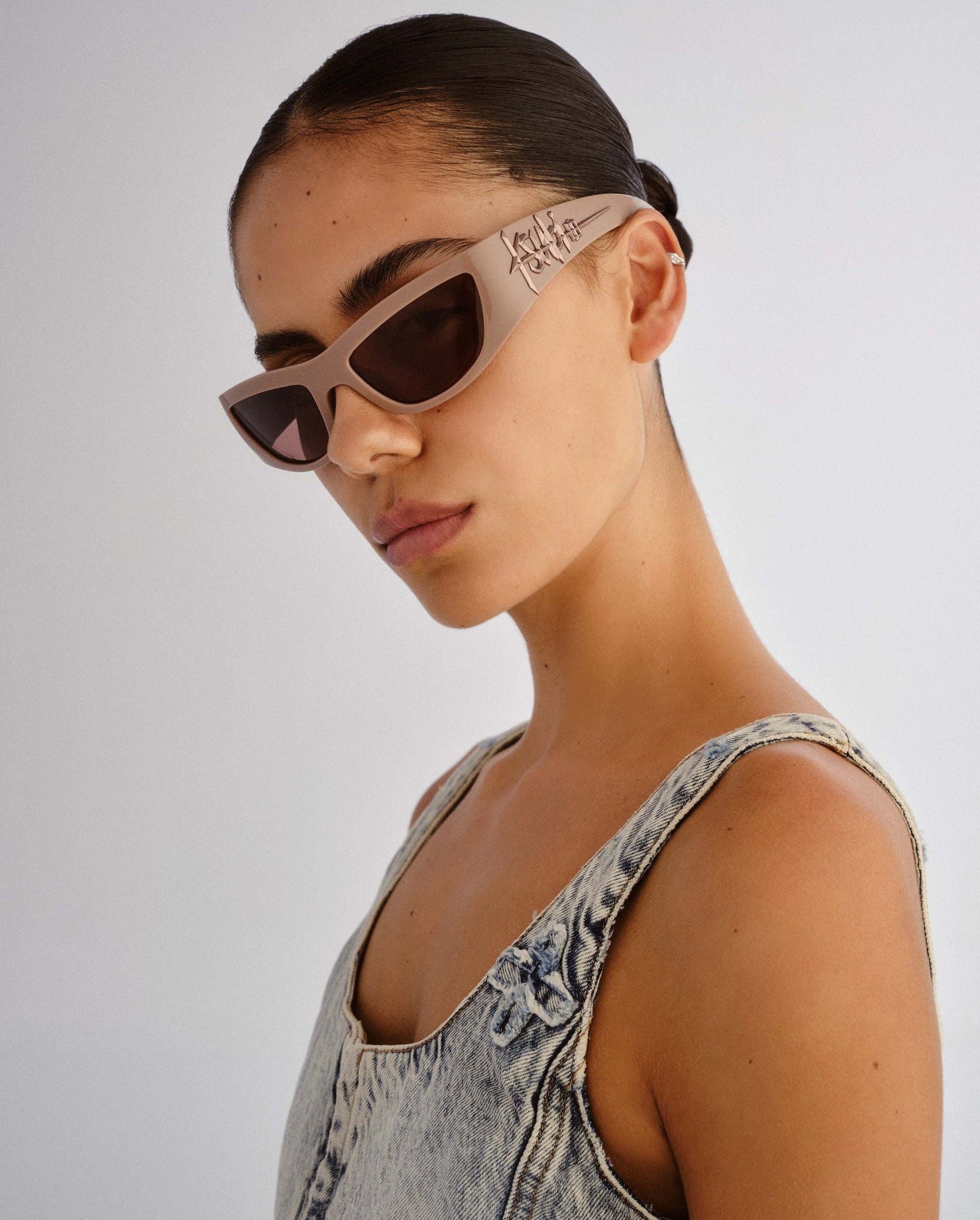 SLOANE SUNGLASSES MILKY LATEX EYEWEAR