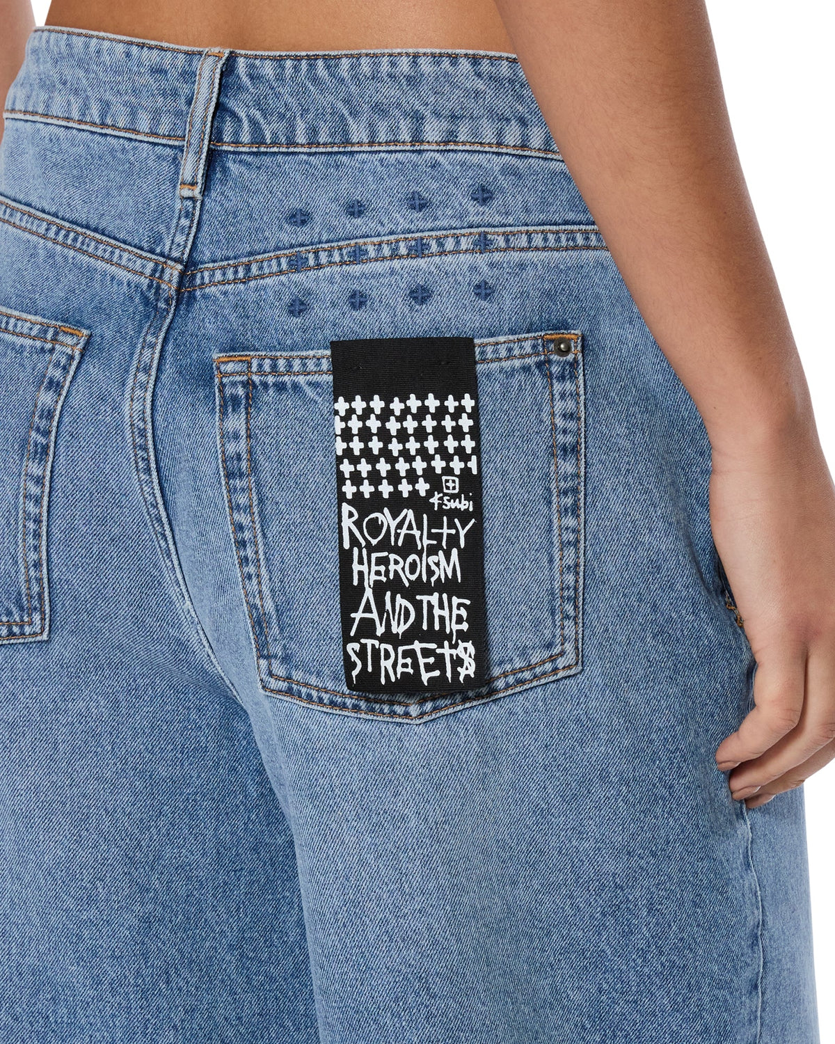 WOMENS LOW RIDER SHORT SWEPT WALKSHORTS